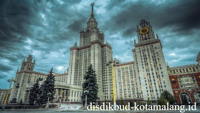Lomonosov Moscow State University: Pusat Keunggulan Akademik